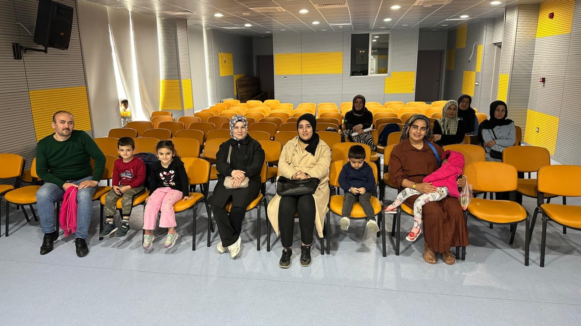 İstanbul Veli Akademileri Projesi Gelişim Dönemleri Semineri
