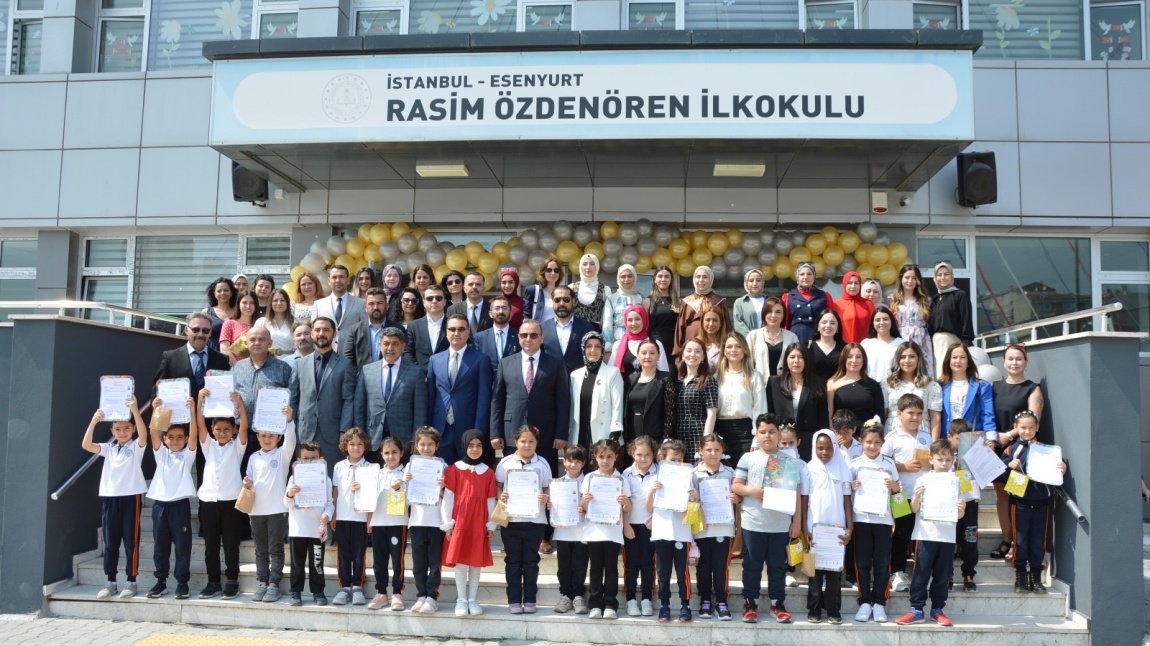 Sayın Kaymakamımız Öğrencilerle Karne Sevincini Paylaştı